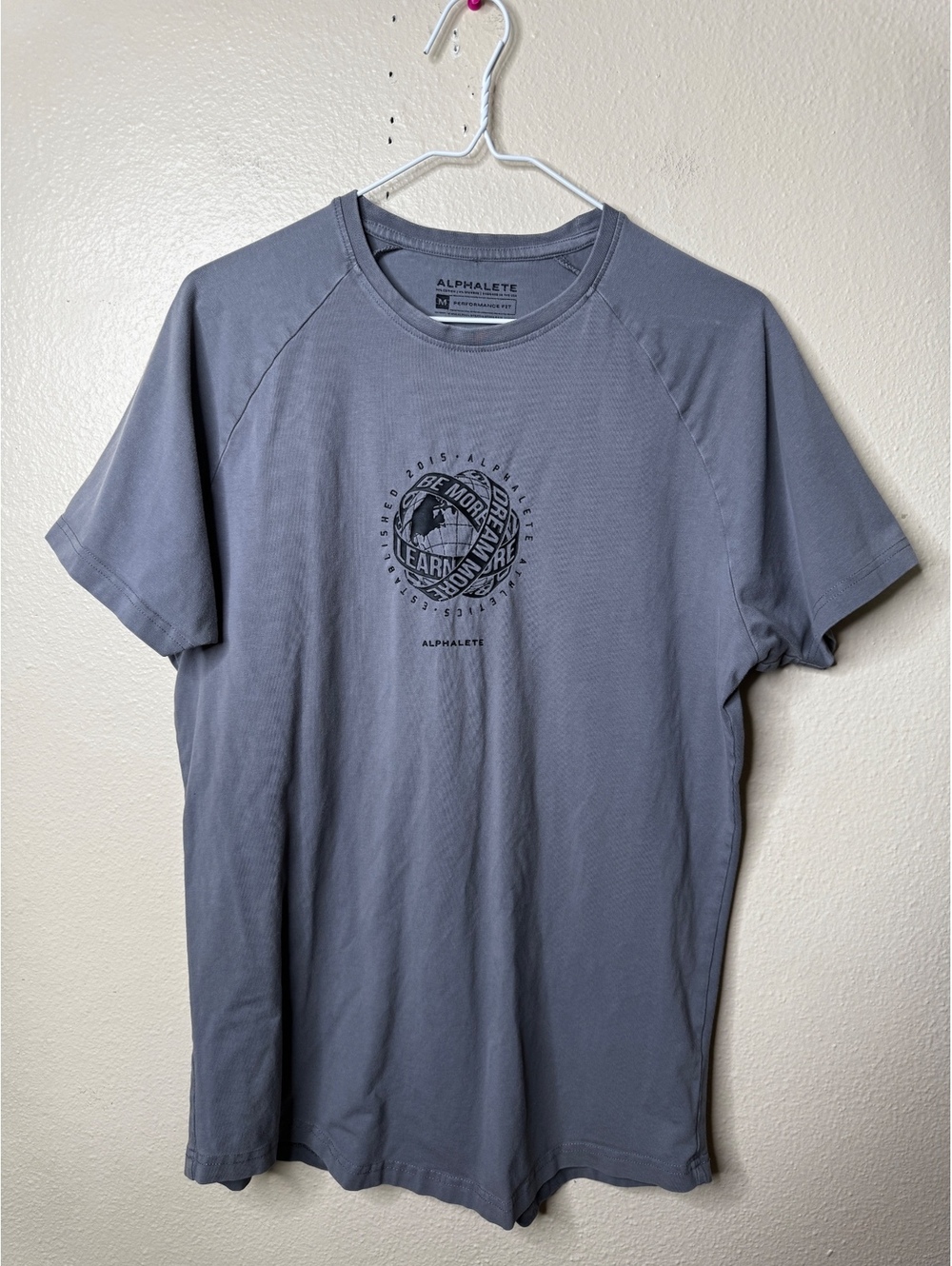 Alphalete Men’s M Gray Graphic Performance T Shirt Athletic Gym Tee